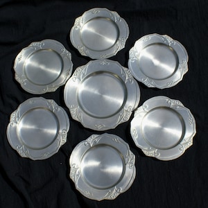 Vintage Jugendstil Zinn Untersetzer Set Les Etains Potstainiers Hutois 6 Untersetzer für Gläser und 1 für Flasche