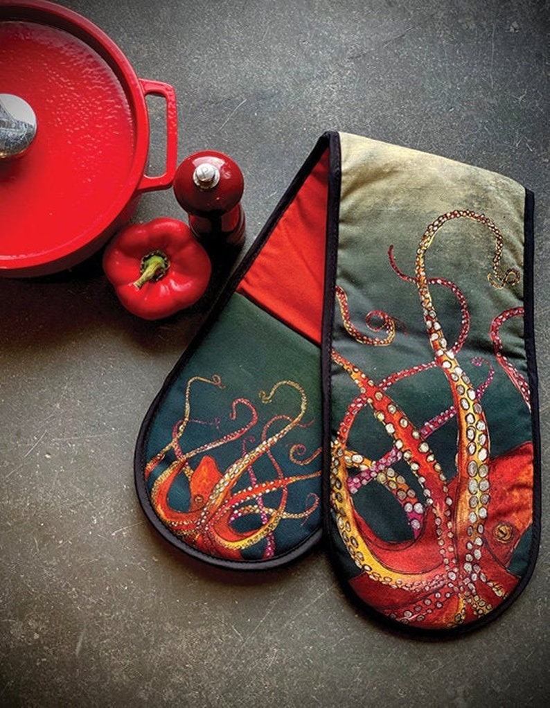 Red Octopus Oven Glove image 1
