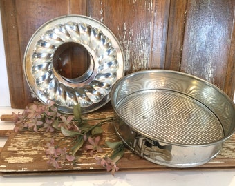 Vintage French Fluted Springform Bundt Cake Pan Mold Pan French Country chic Collectable Kitchen Decor