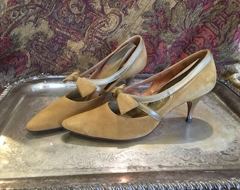 Women&#39;s vintage camel tan suede dress shoes,bow,fancy,3&quot; low heel,Lifestride,size 8.5,pumps,retro,costume,1980s,wedding,classic,business