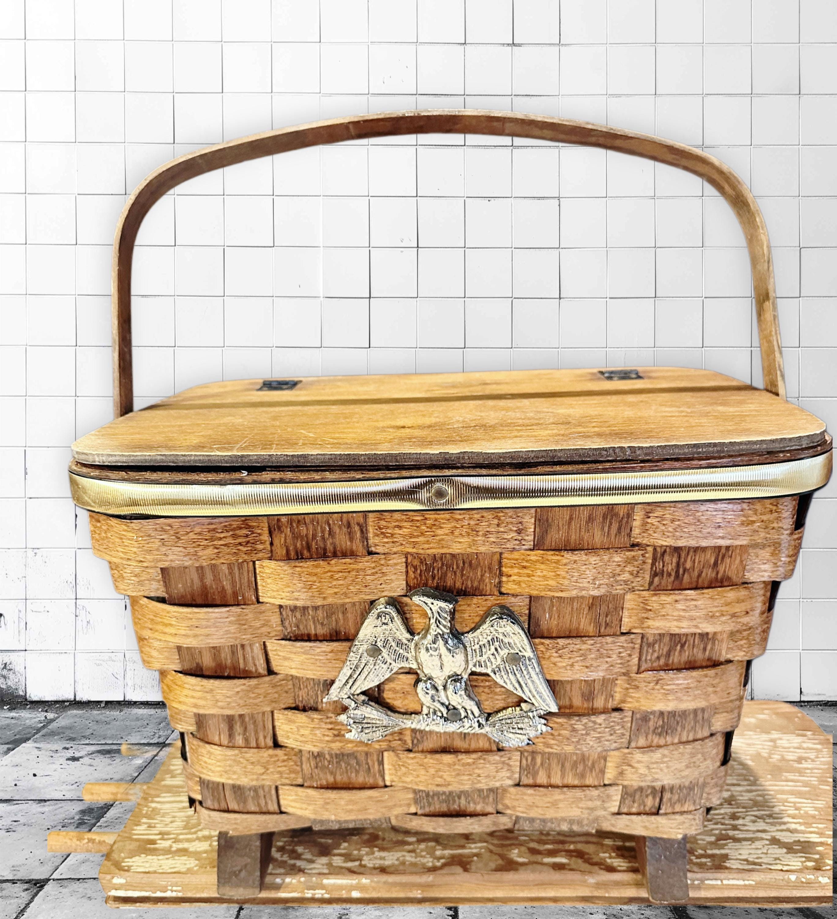 Basketville Eagle Wicker Basket,lid,handle,large,16x12x11