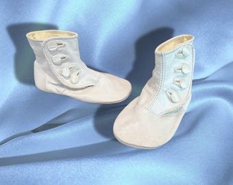 White leather antique pearl button baby shoes,boots,baby booties,distressed,2.5" high,nursery decor,victorian