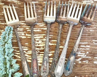 Antraserade antika silverpläterade salladsgafflar, set om 6, Wm Rogers, Cotillion, 1930-tal, dessertgafflar, blommigt handtag, utsmyckade, blommig, bröllopsdag, viktoriansk