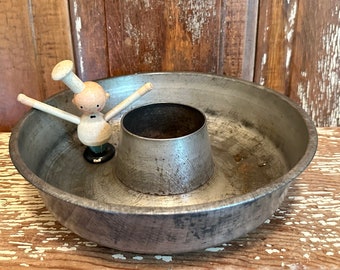 Aluminum gray tube ring cake pan,round cake pan,patina,primitive,rusty,jello mold,custard,bakeware,9" round,fluted,kitchen decor,distressed