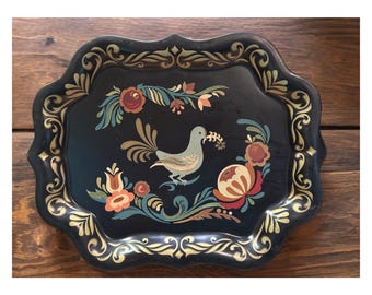 Bandeja de servir de metal negro, bandeja grande para bufé, pájaro pintado a mano, arte popular holandés, bandeja de desayuno, 19x15, estilo shabby chic, ribete dorado, bordes festoneados