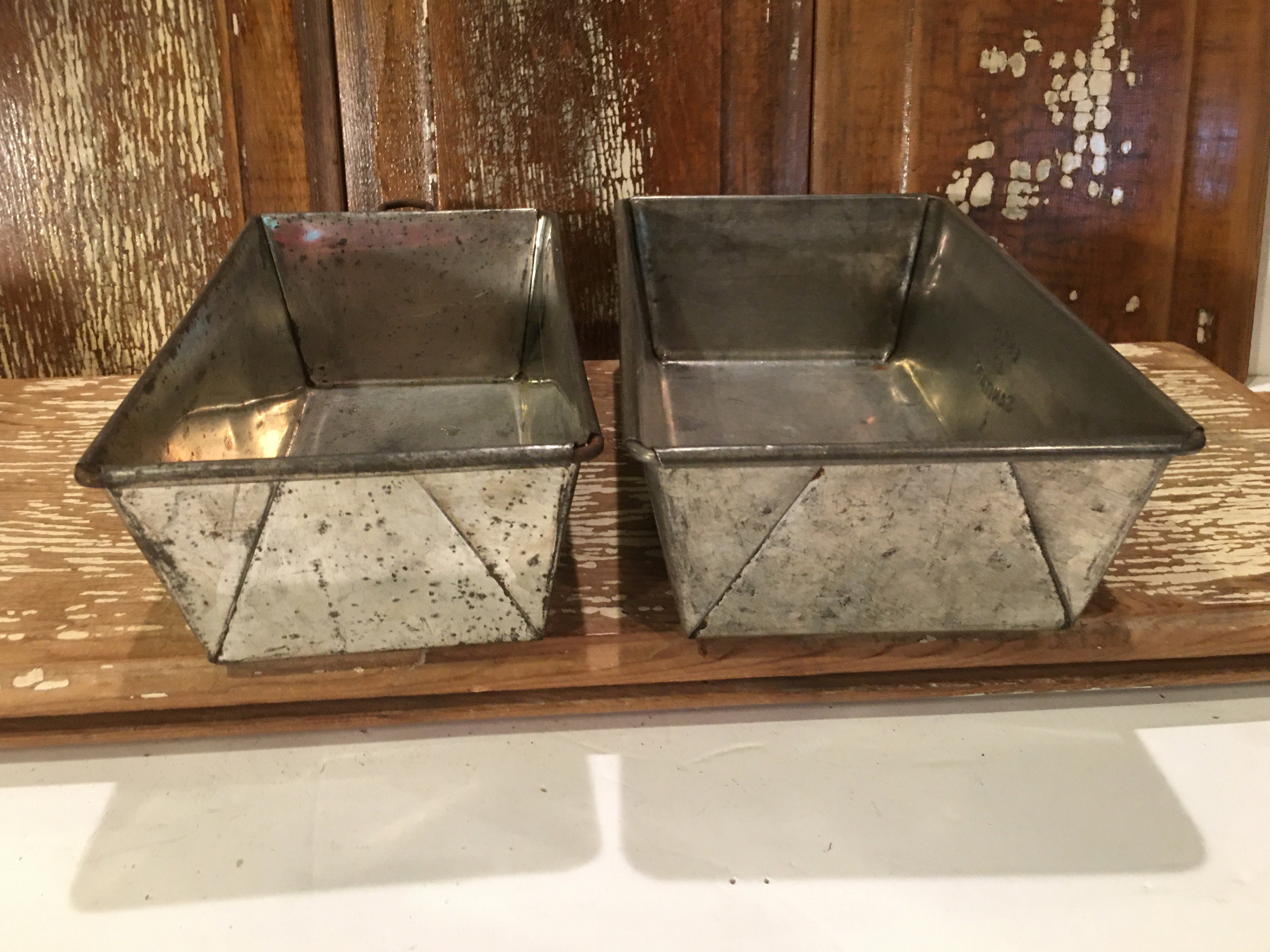 Vintage Metal Bread Loaf Baking Pan / Tin with Unique Baked-on Patina –