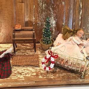 Miniatur Puppenstube Möbel,Mädchen Schlafzimmer,Zubehör enthalten,Holz Möbel,Messing Bett,Rollschreibtisch,Puppe,Bekleidung,Weihnachten