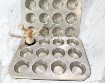 Aluminum mini muffin tins,set of 2 mini cupcakes,aluminum bakeware,Wear Ever,12 cups,bakery decor,bakers gift,metal muffin tins