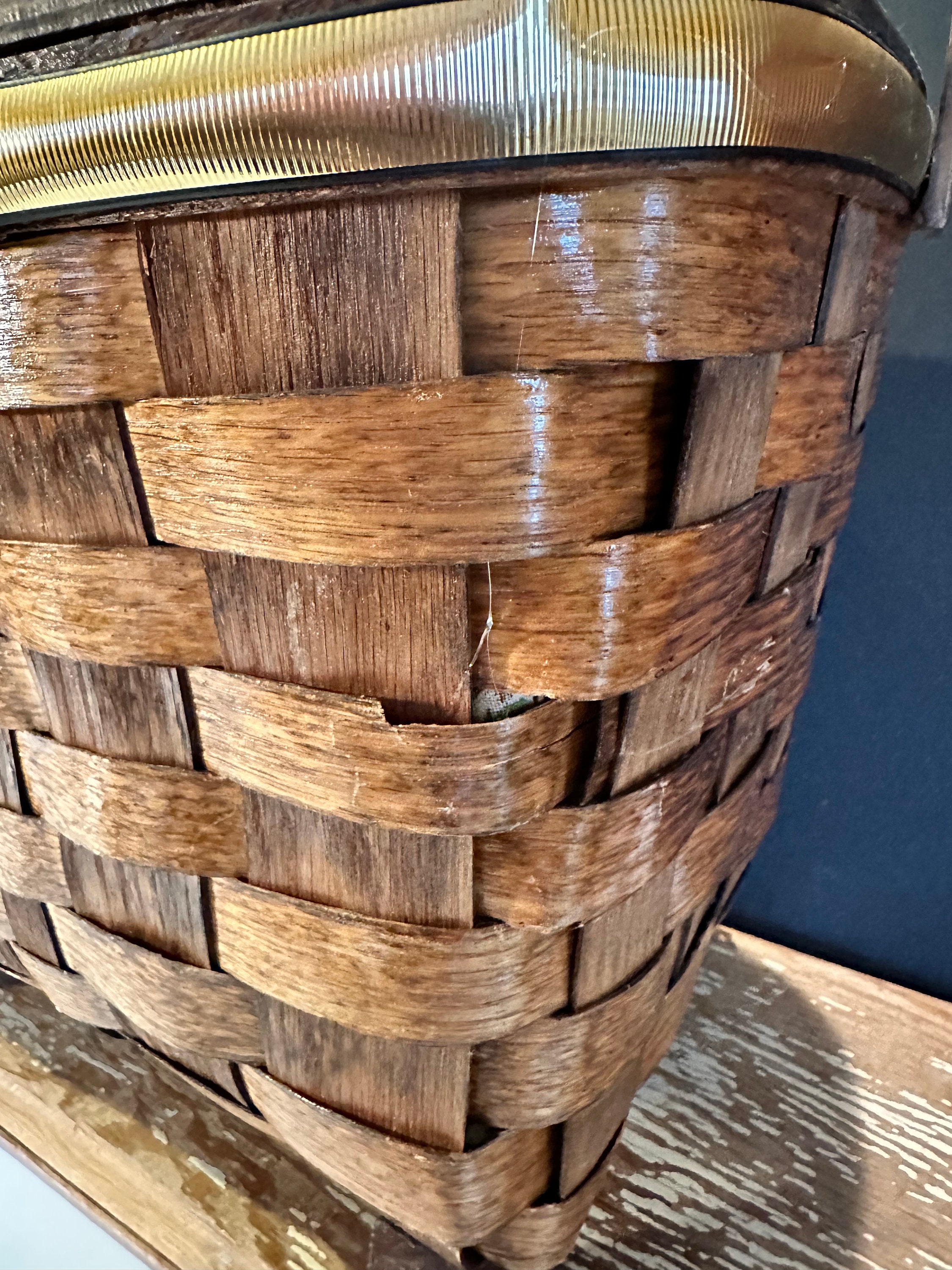 Basketville Eagle Wicker Basket,lid,handle,large,16x12x11