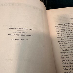 Puede incluir: Primer plano de la p&aacute;gina de copyright de un libro. El texto dice "Entered at Stationers' Hall Copyright, 1904, by Philip Van Ness Myers All Rights Reserved 511.6".