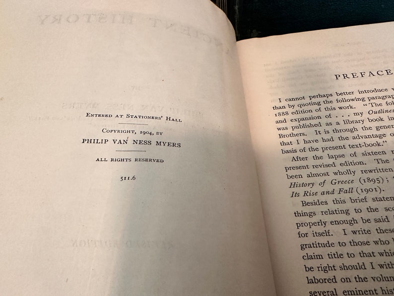 Puede incluir: Primer plano de la p&aacute;gina de copyright de un libro. El texto dice "Entered at Stationers' Hall Copyright, 1904, by Philip Van Ness Myers All Rights Reserved 511.6".