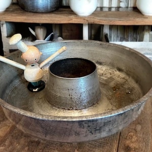 Aluminum gray tube ring cake pan,round cake pan,patina,primitive,rusty,jello mold,custard,bakeware,9&quot; round,fluted,kitchen decor,distressed
