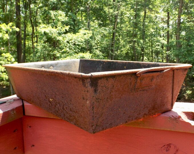 Exta Large Black Rusty Primitive Deep Pan,2 Handles,folded,metal