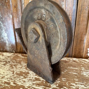 Pulley Block rusty hanging pulley works,rusty tools,industrial decor,loft decor,farm equipment,Vintage big crane rigging,Heavy duty