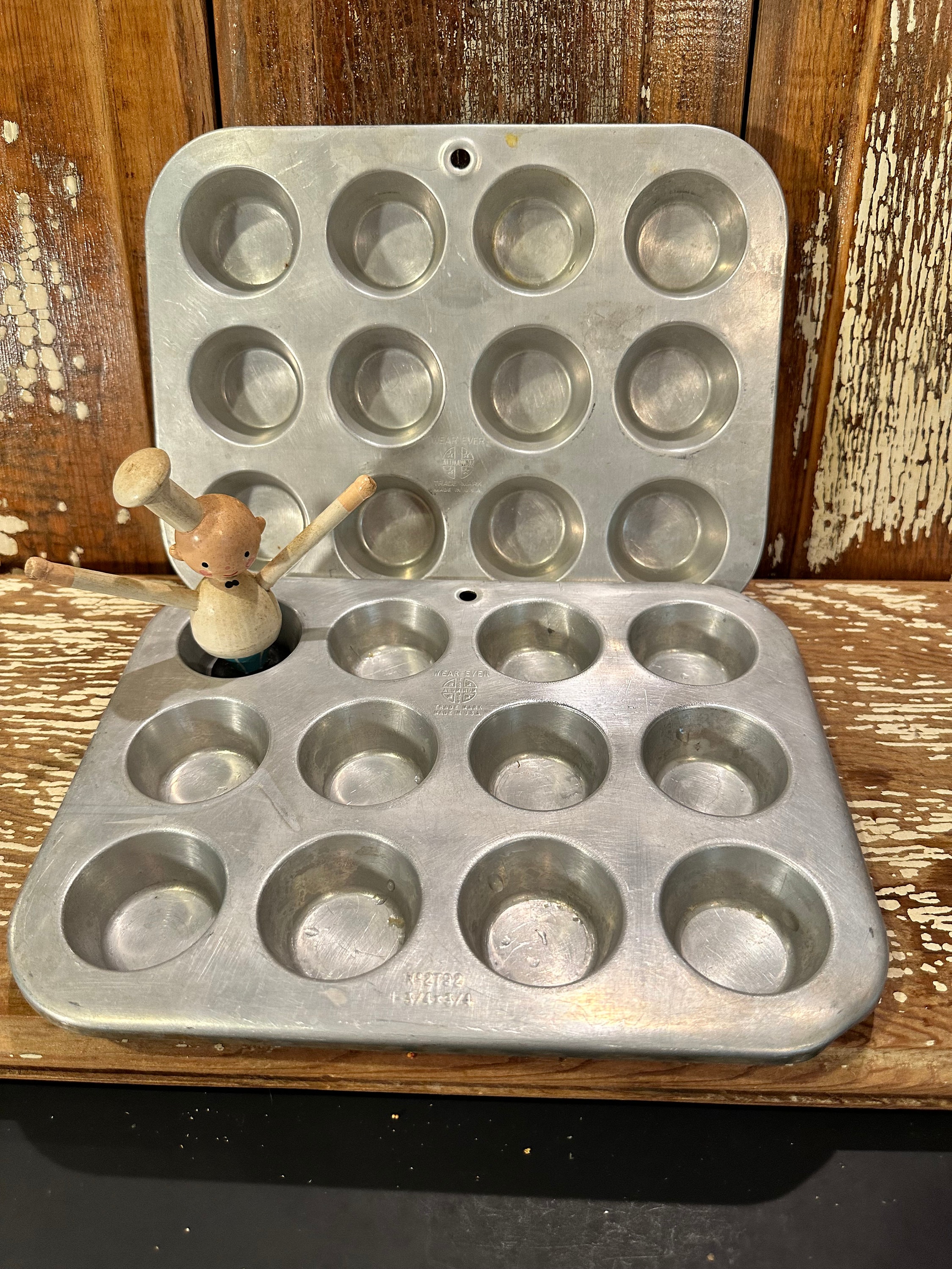 Wear-Ever 5327 24-Cup Aluminum Cupcake Muffin Baking Pan - Lot of