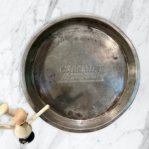 Dark gray patina metal cake pan,Calumet,10&quot; round,advertising,promotion,bakeware,baking pan,bakery,rustic,farmhouse kitchen,distressed