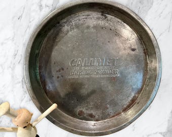 Dark gray patina metal cake pan,Calumet,10&quot; round,advertising,promotion,bakeware,baking pan,bakery,rustic,farmhouse kitchen,distressed
