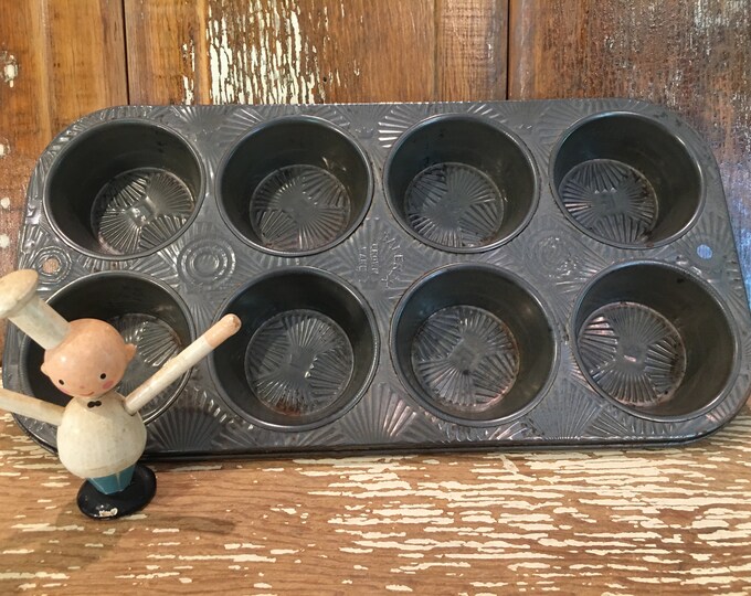 Gray Patina Bakerex Crown Ware Aluminum Muffin Tin,cupcake Pan,8 Cups,metal Bakeware,bakery
