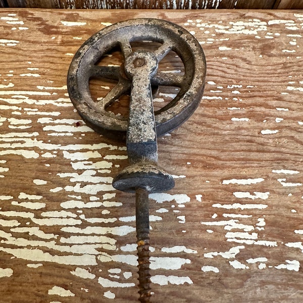Antique cast iron screw in farm wheel pulley,rusty pulley,3" wheel,heavy duty,single wheel,industrial,steampunk,farmhouse,clothesline