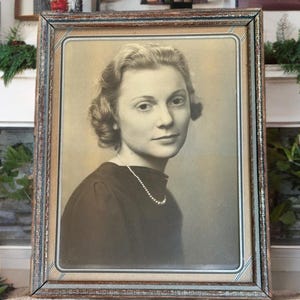 Antikes Porträtfoto,schwarz weiss,weiß,weiß,weiß,grauer Holzrahmen,Frau,Perlen,Kabinett Karte,Galerie Wanddeko