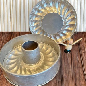 Round aluminum spring form cake pan,bundt pan,metal cake pan,3 pieces,swirl pattern,10&quot; cheesecake pan,sponge cake,fluted cake pan,