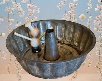 Aluminum large bundt round cake pan,jello mold,custard mold,bakeware,patina,10" round,fluted,kitchen decor,gray patina