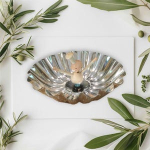 Daisy metal fluted cake pan,round,bakeware,planter,scalloped edges,9&quot; round swirl cake pan,farmhouse,bakery decor