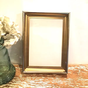 Gold tone brass frame with gold mat,8 x 6 or 5 x 7 photo,table top frame,glass front,fancy frame,wall frame,wedding day,metal gold frame