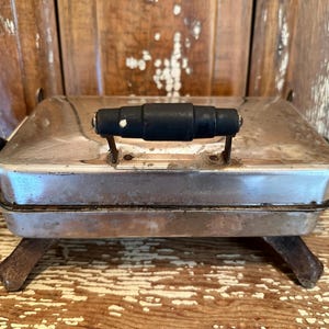 Rusty vintage Electric sandwich panini Maker,kitchen appliance,no cord,decor only,props,12x6,footed