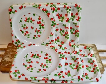 White with strawberries plastic lunch tray,divided serving tray,set of 3,front porch,picnic tray,13x9,compartments,fruit tray,buffet tray