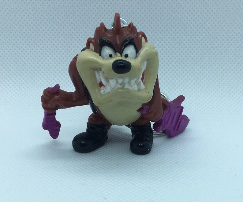 Warner Bros Looney Tunes Taz The Tasmanian Devil Keychain - purple fade roblox