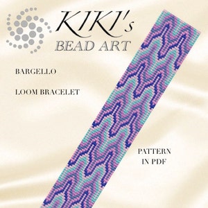 Könnte beinhalten: Ein Webband-Muster im PDF-Format. Das Muster ist für ein Bargello-Armband mit einem Farbschema aus Lila, Rosa und Blau.