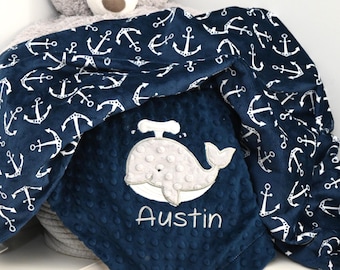 Manta Minky con apliques de ballena y ancla: manta náutica personalizada para bebé, regalo para bebé con temática oceánica, manta con nombre personalizado, regalo para guardería oceánica