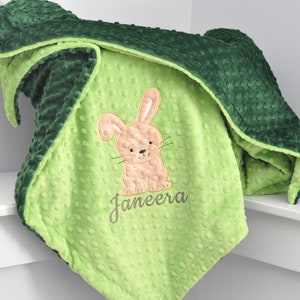 Personalisierte Häschen-Babydecke Grüner Jäger Decke-Kaninchen Personalisierte Minky Decke-Minky Häschendecke-Baby Girl Minky Decke Bild 2