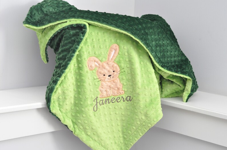 Personalisierte Häschen-Babydecke Grüner Jäger Decke-Kaninchen Personalisierte Minky Decke-Minky Häschendecke-Baby Girl Minky Decke Bild 2