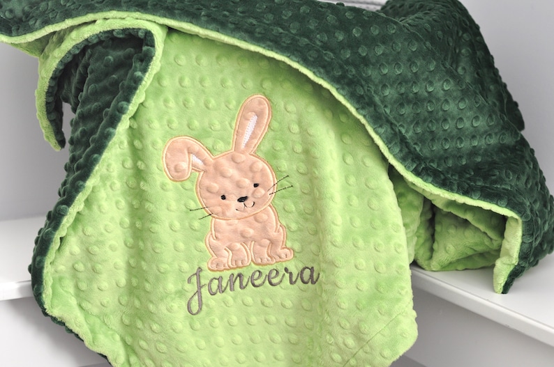 Personalisierte Häschen-Babydecke Grüner Jäger Decke-Kaninchen Personalisierte Minky Decke-Minky Häschendecke-Baby Girl Minky Decke Bild 1