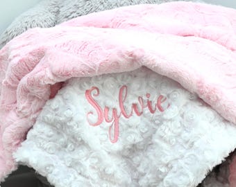 Couverture rose personnalisée pour bébé - Couverture pour bébé fille - Couverture personnalisée pour bébé - Couverture cachemire blanche - Couverture monogramme - Cadeau rose pour nouveau-né
