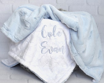 Taubenblau Personalisierte Minky Baby Decke-Blaue Mädchen Decke-Personalisierte Junge blaue Decke-Weißer Pfeil Decke-Neugeborenen-Geschenk-Baby-Dusche