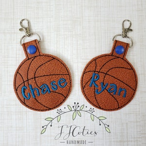 Étiquette de sac personnalisé-Étiquette nominative pour sac à dos de basket-ball-Cadeau entraîneur de basket-ball-Cadeau de sports d'équipe personnaliséÉtiquette sac de sport-Porte-clés personnalisé