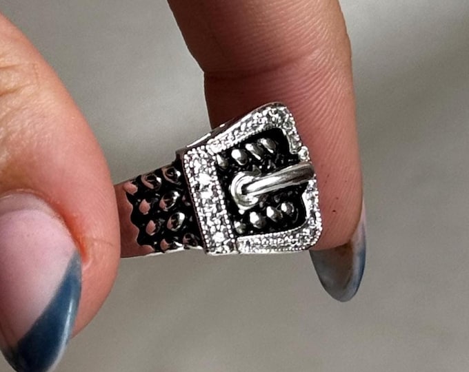 Vintage 18k White GE Buckle Ring