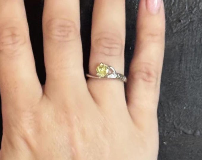 Vintage Lime Green Gem Ring