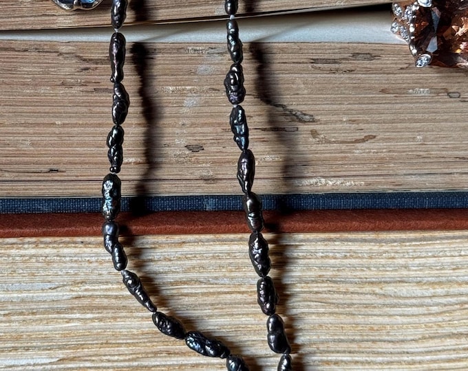 Hand-knotted Vintage Pearl Collar Necklace with Modern Solid Gold Clasp