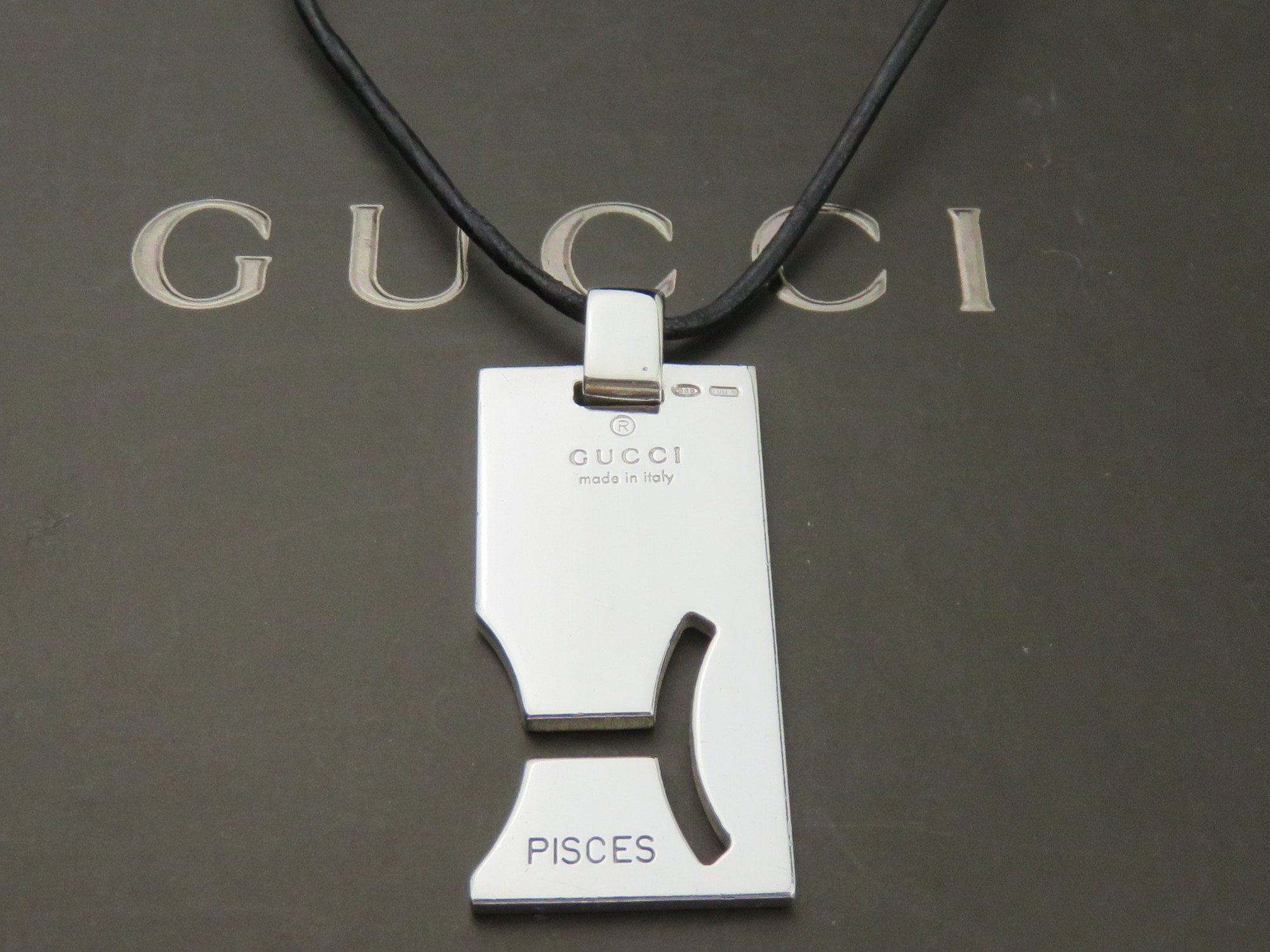 GUCCI PISCES ペンダントトップ 【公式通販】