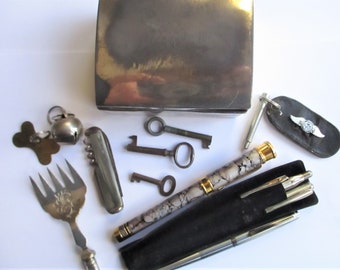 Destash of random metal items Pens keys Morgan car key fob Silver plated box Penknife Dog tags Pickle fork top Ref 94