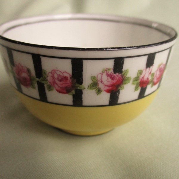 Tee-Schale / Englisch Crescent Porzellan / Rose Pattern / Art Deco / George Jones und Sons Ltd