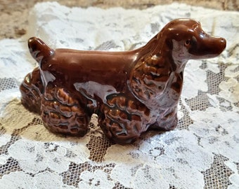 Figura de perro Cocker Spaniel escocés, de arcilla roja, objeto de colección para vitrina.