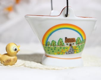 Cubo de carbón en miniatura de porcelana, Cabaña de Rainbow Village