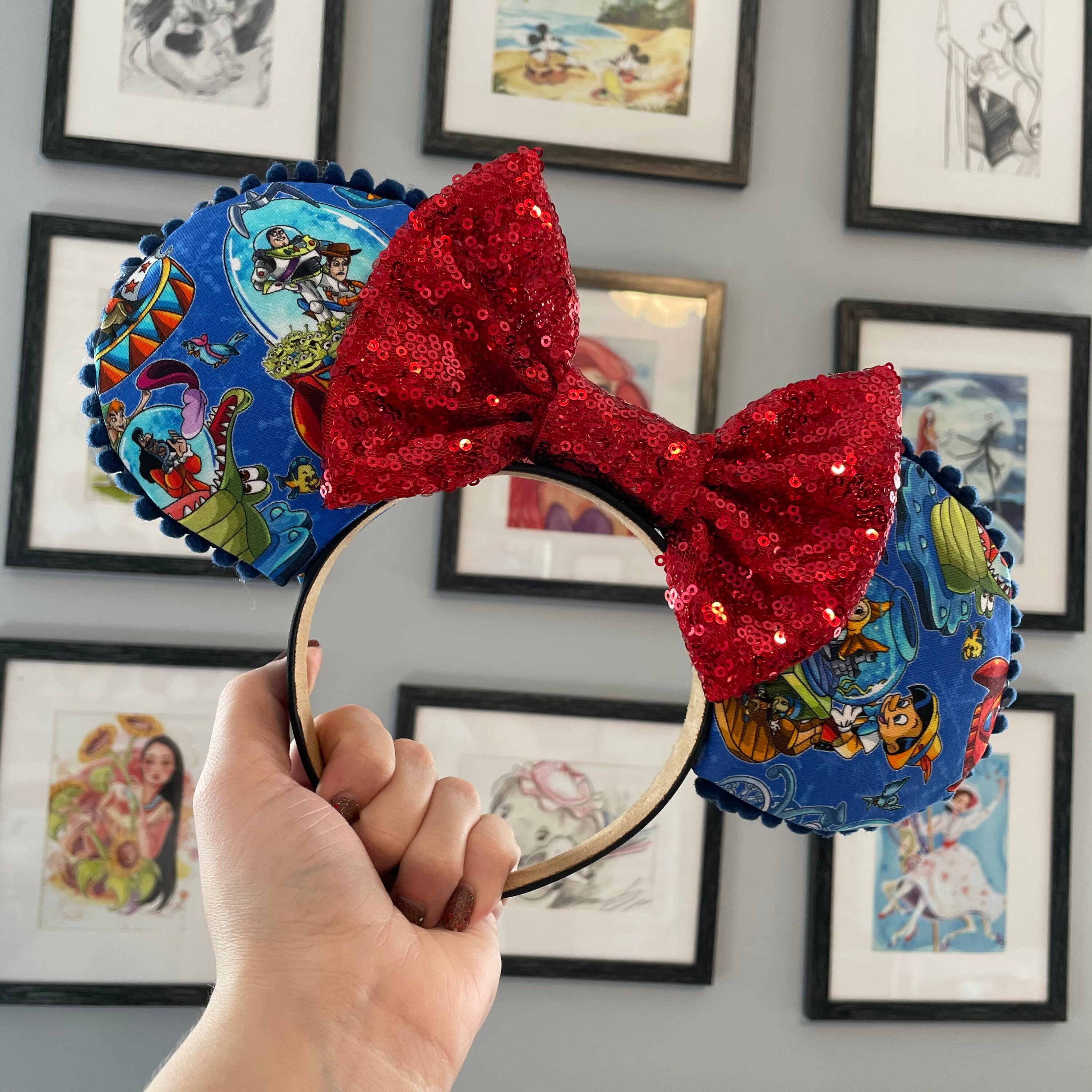 Snowglobe Disney-inspired Mickey Ears - Etsy display picture 2