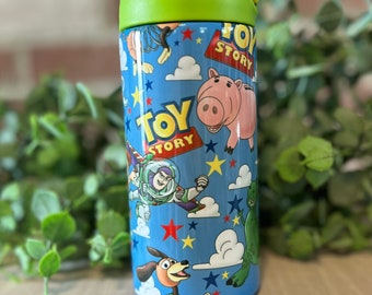 Von der Spielzeuggeschichte inspirierter Becher