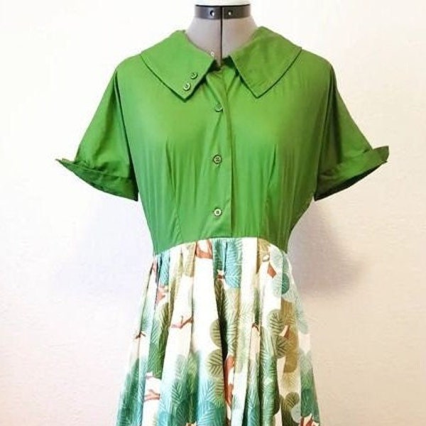 1950s Vintage Mid Century Cotton Novelty Print Green and White Nature Tree Forest Summer Dress